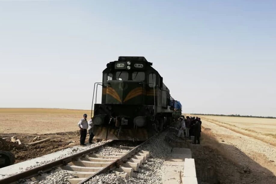 ریل قطاری